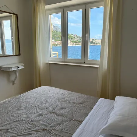 Leo Front Apartman