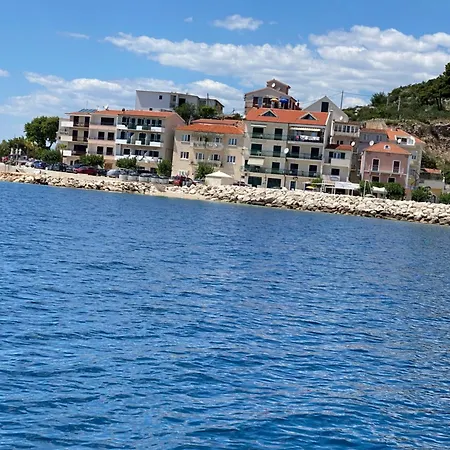 Leo Front Lägenhet *