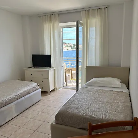 Leo Front Apartment *