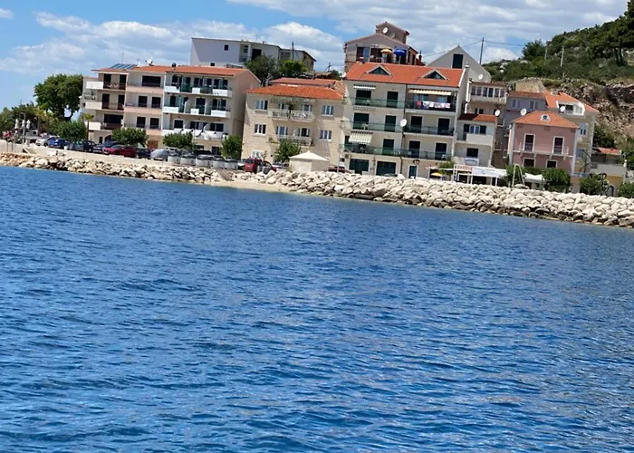 Leo Front Апартаменты *