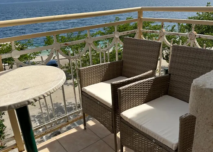 Leo Front Подгора